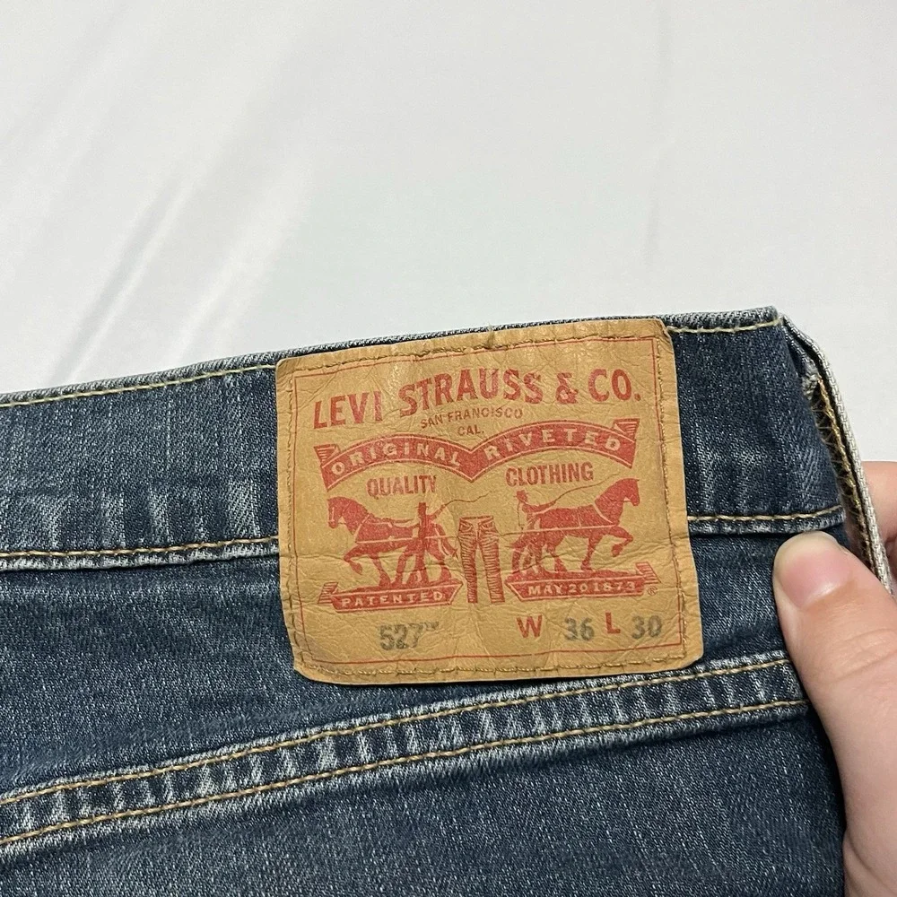 Levis pictures show